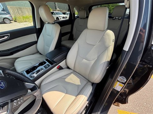 Used 2022 Ford Edge Titanium w/ Equipment Group 301A image 38