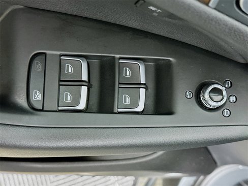 Used 2017 Audi Q5 2.0T Premium Plus w/ Technology Package image 18