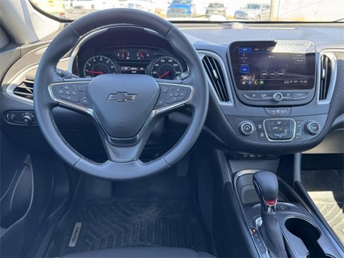 Used 2021 Chevrolet Malibu RS image 2