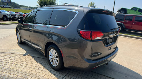 Used 2017 Chrysler Pacifica Touring-L image 10
