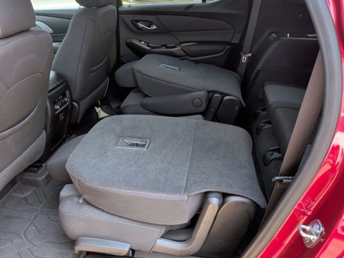 Used 2022 Chevrolet Traverse LT image 35