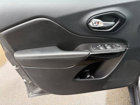 Used 2023 Jeep Cherokee Altitude Lux image 12