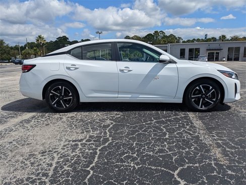 Used 2024 Nissan Sentra SV image 3