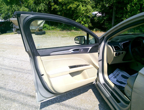 Used 2015 Ford Fusion SE image 16