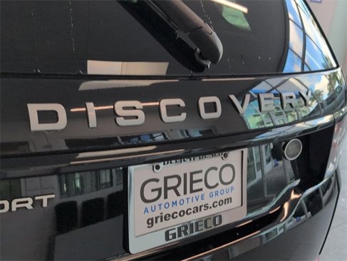 Used 2018 Land Rover Discovery Sport SE image 10