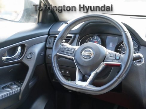 Used 2019 Nissan Rogue SV w/ Sun & Sound Touring Package image 10