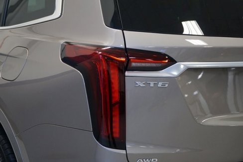 Certified 2022 Cadillac XT6 Premium Luxury image 4