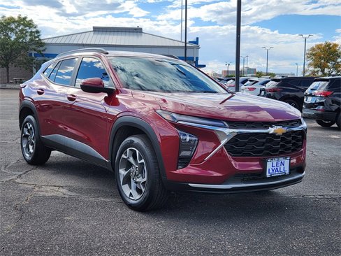 Used 2025 Chevrolet Trax LT w/ Driver Confidence Package image 1