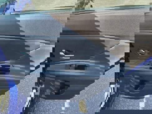 Certified 2024 Hyundai Elantra SE image 20