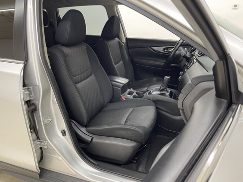 Used 2019 Nissan Rogue SV image 11