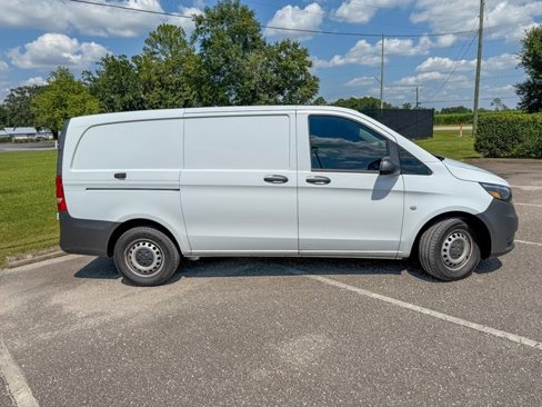 Used 2022 Mercedes-Benz Metris image 2