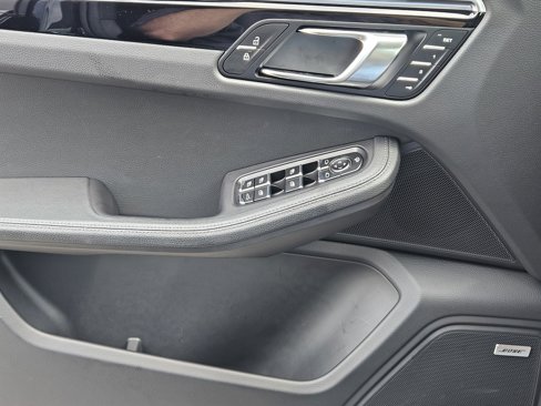 Certified 2025 Porsche Macan image 31