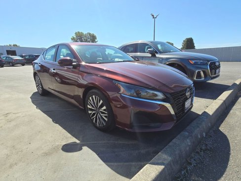 Used 2023 Nissan Altima 2.5 SV image 3