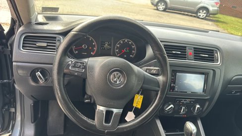 Used 2011 Volkswagen Jetta SE image 9