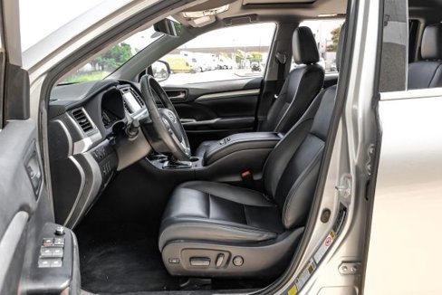 Used 2019 Toyota Highlander XLE image 4
