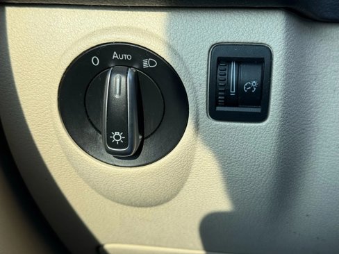 Used 2016 Volkswagen Tiguan S image 41