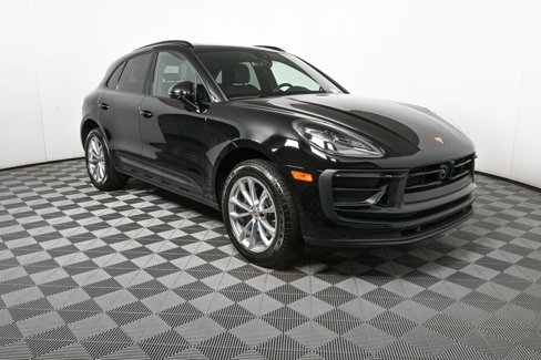 Certified 2025 Porsche Macan image 28