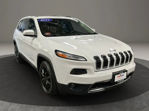 Used 2017 Jeep Cherokee Limited image 6