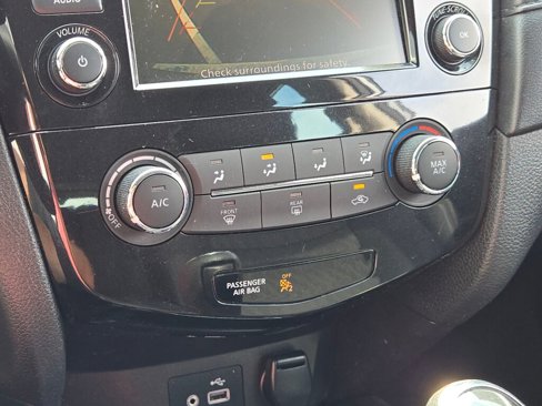 Used 2018 Nissan Rogue S image 25