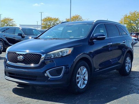 Used 2017 Kia Sorento LX image 2