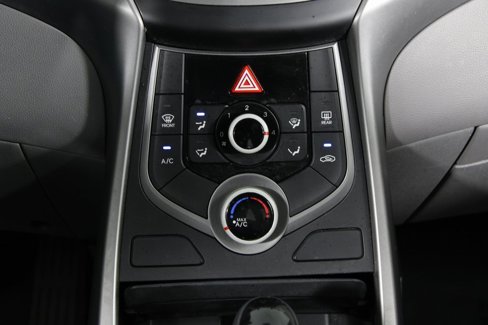 Used 2016 Hyundai Elantra SE image 17