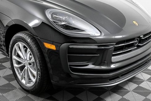 Certified 2025 Porsche Macan image 34