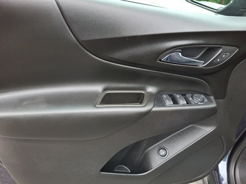 Used 2018 Chevrolet Equinox LT image 12