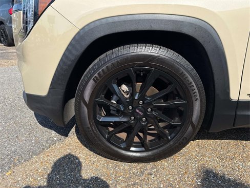 Used 2023 GMC Terrain SLE w/ Elevation Edition image 5
