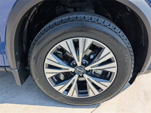 Used 2023 Nissan Rogue SV image 10