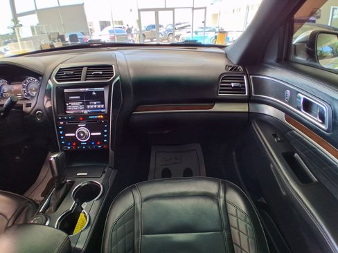 Used 2016 Ford Explorer Platinum image 11
