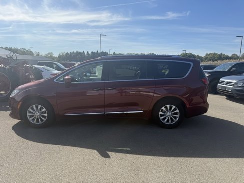 Used 2018 Chrysler Pacifica Touring-L Plus image 9