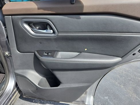 Used 2023 Nissan Rogue SV image 36