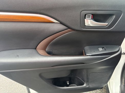 Used 2018 Toyota Highlander Limited Platinum image 24