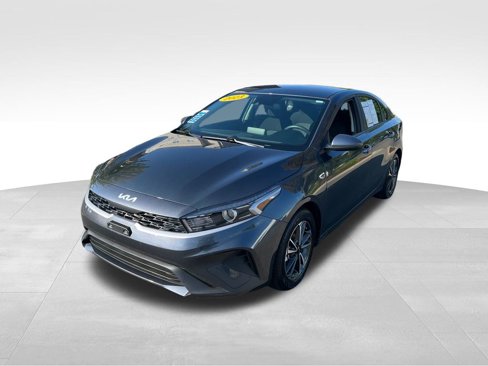 Used 2023 Kia Forte LXS image 3