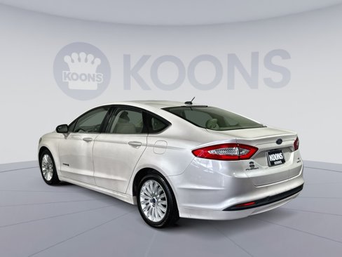 Used 2015 Ford Fusion SE image 4