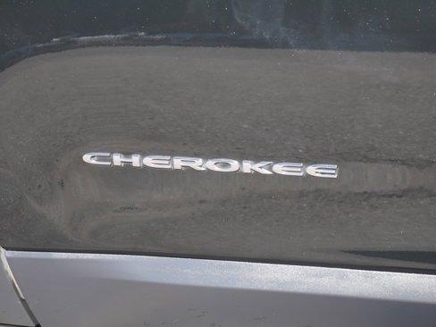Used 2019 Jeep Cherokee Limited w/ Luxury Group image 19
