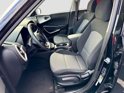 Used 2022 Kia Soul LX image 12
