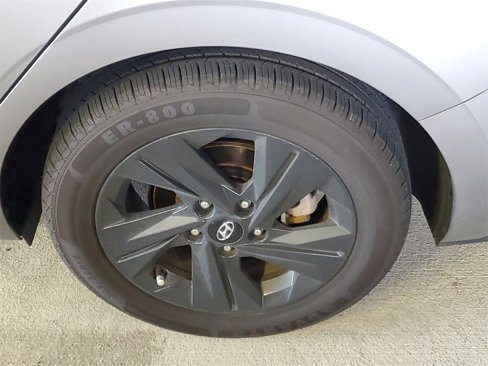 Certified 2023 Hyundai Elantra SEL w/ Preferred Accessory Package image 5
