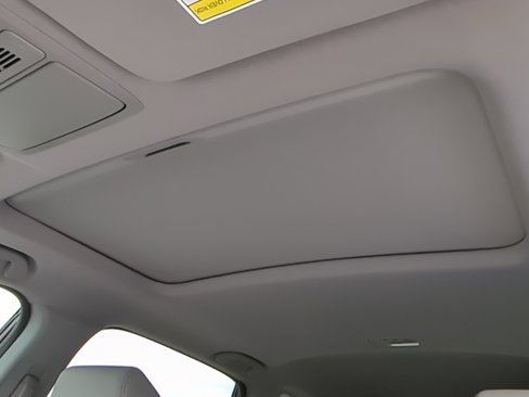 Used 2017 Honda CR-V Touring image 3