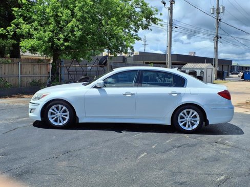 Used 2013 Hyundai Genesis 3.8 image 5