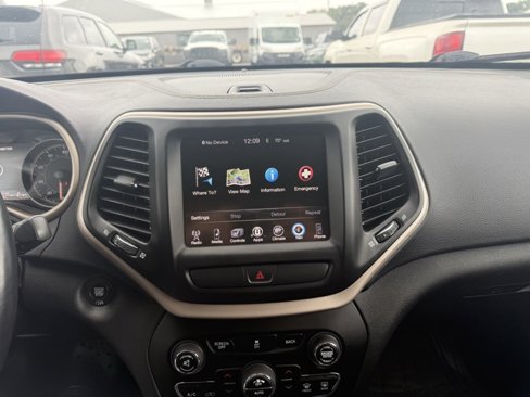 Used 2017 Jeep Cherokee Limited image 13