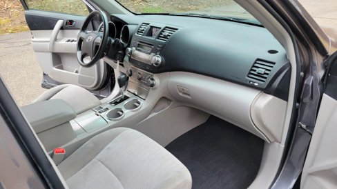 Used 2012 Toyota Highlander 4WD image 7
