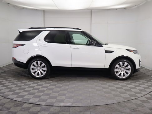 Used 2020 Land Rover Discovery Landmark image 4