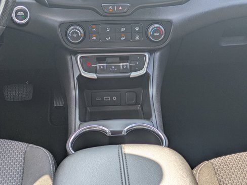 Used 2024 GMC Terrain SLE image 19