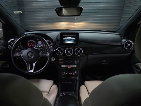 Used 2017 Mercedes-Benz B 250e image 11