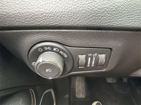 Used 2019 Jeep Compass Latitude image 17