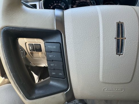 Used 2010 Lincoln MKZ image 27