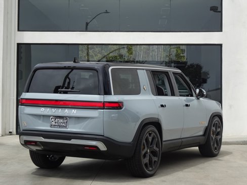 Used 2024 Rivian R1S Adventure image 8