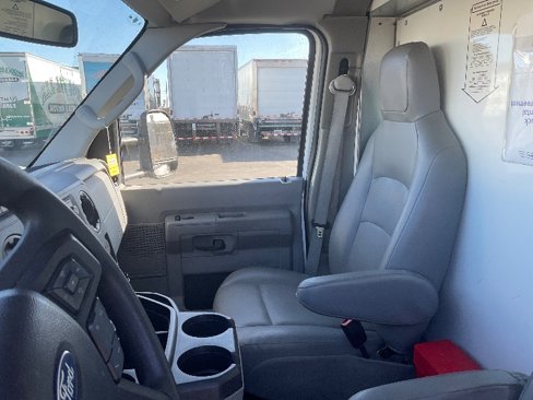 Used 2022 Ford E-350 and Econoline 350 Super Duty image 18