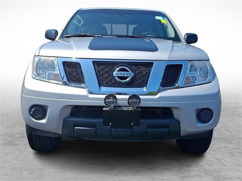 Used 2019 Nissan Frontier SV image 2